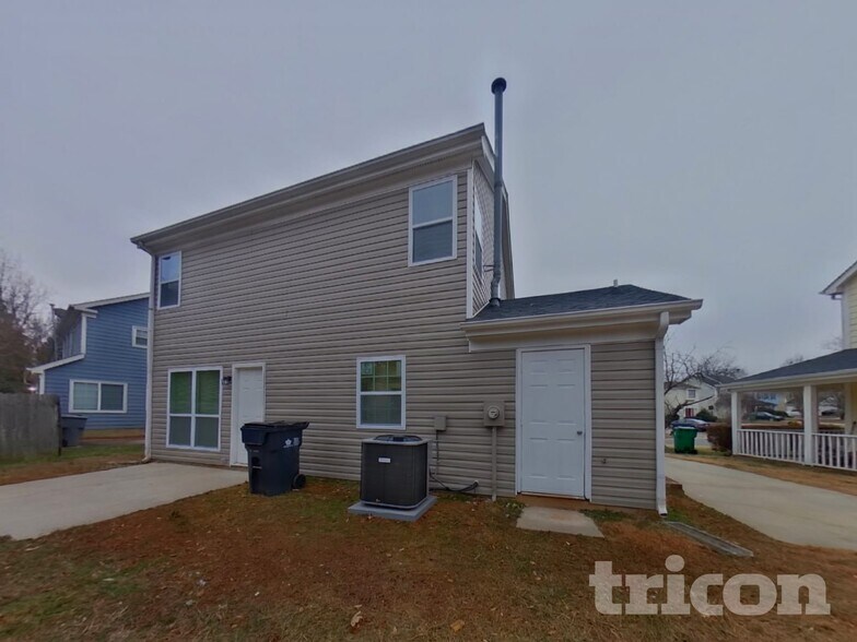 Building Photo - 9320 Amy Dr