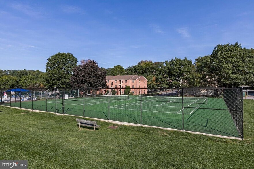 Building Photo - 1821 Valley Dr