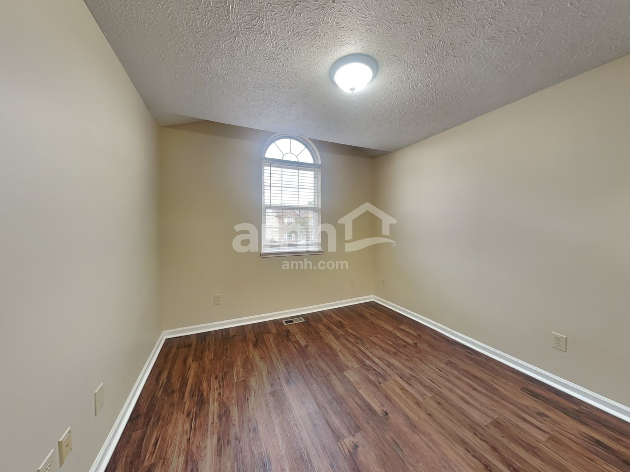 Building Photo - 297 Concord Way