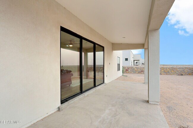 Building Photo - 309 Playa Vis St