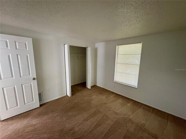 Building Photo - 409 57th Ave Dr E