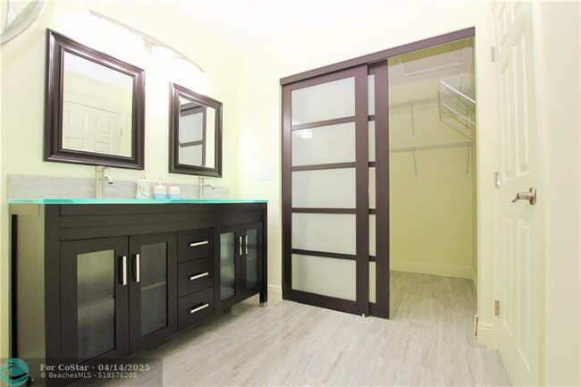 Building Photo - 20844 Vinesta Cir