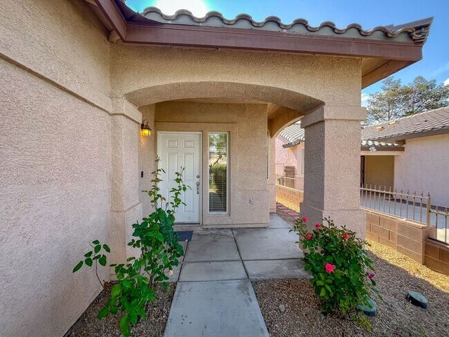 Building Photo - Charming Single-Story Home in a Prime Loca...