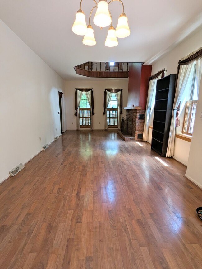 Building Photo - 312 Denniston St