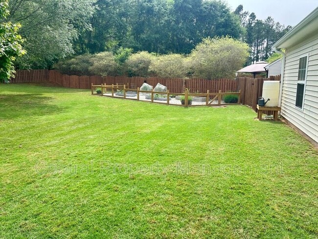 Building Photo - 952 Breezewood Ct