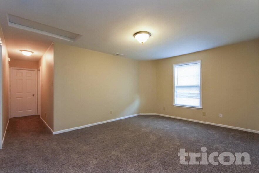 Building Photo - 15412 Gallow Ln