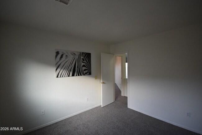 Building Photo - 2404 W Roeser Rd