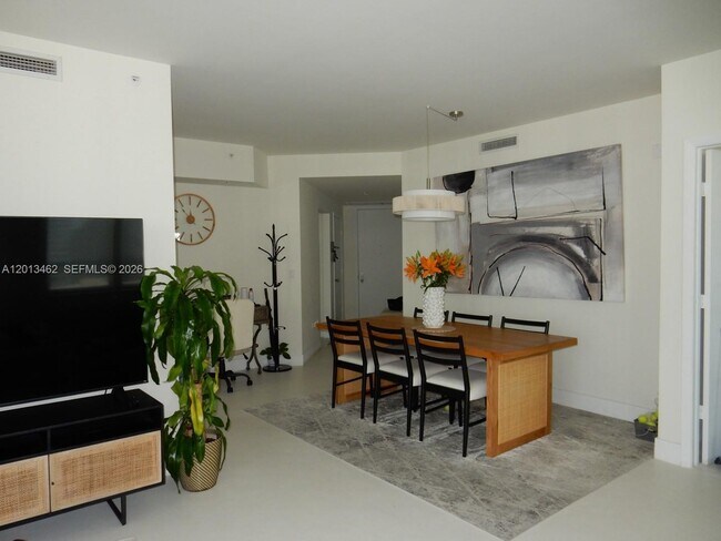 Building Photo - 801 Brickell Key Blvd