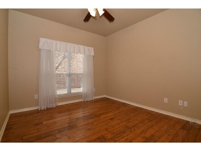 Building Photo - 9424 Snowberry Dr