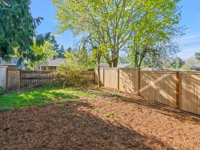 Building Photo - 3bed/2.5 Bath Duplex Unit New Construction...