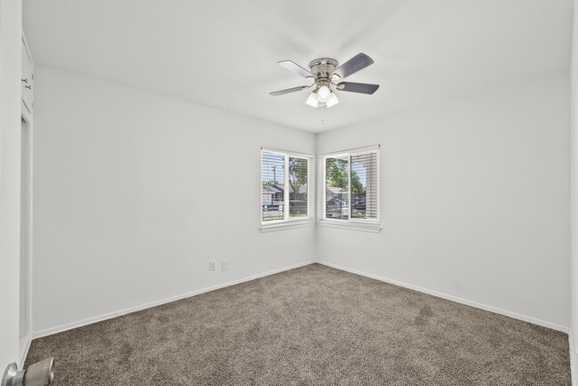 Building Photo - 809 W Ave J 10