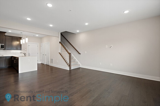 Building Photo - 44798 Tiverton Sq