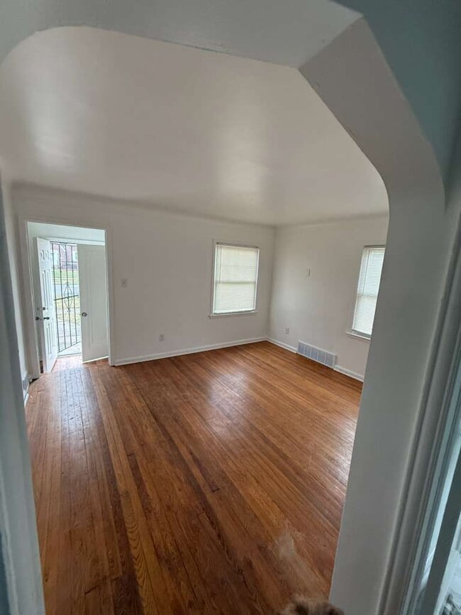 Building Photo - 14274 Kilbourne Ave