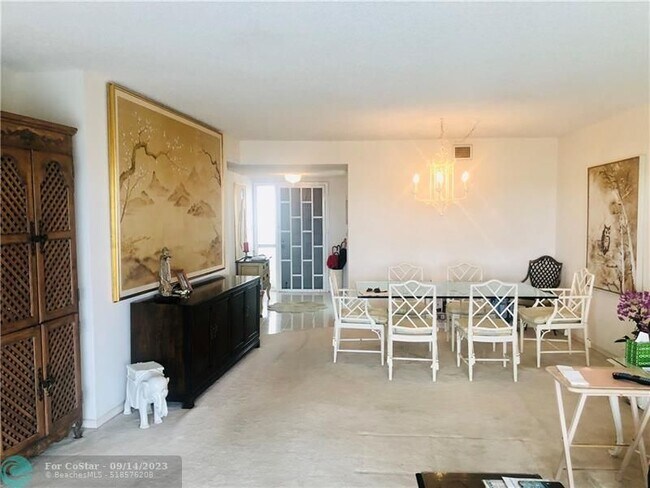 Building Photo - 1523 E Hillsboro Blvd