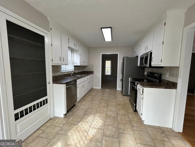 Building Photo - 240 White Pines Dr