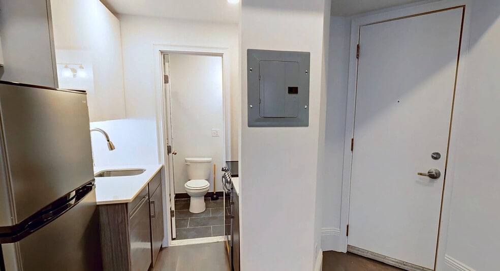 Building Photo - 275 Newbury St