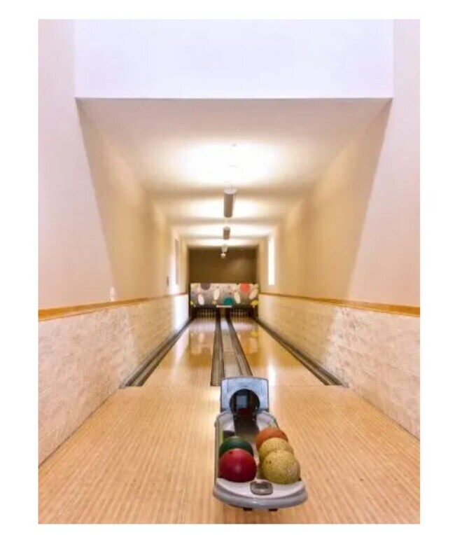 Building Photo - Luxury property. One bedroom condo