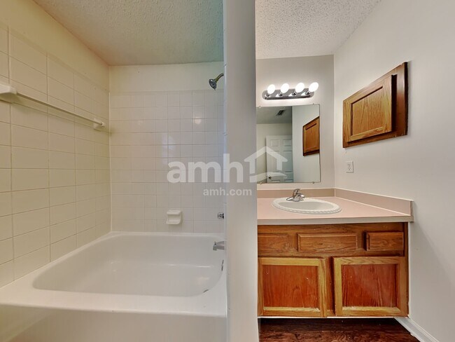 Building Photo - 7212 Glendyne Dr S