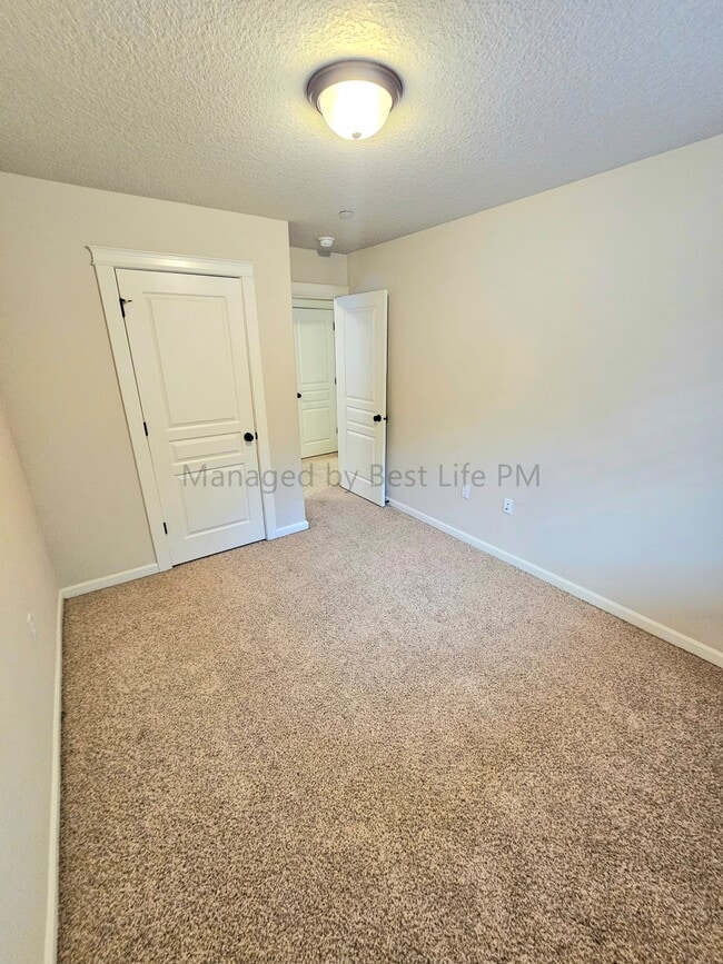 Building Photo - 9994 SE Old Town Ct