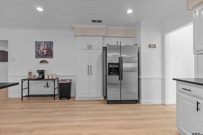 Building Photo - 10801 Harvestwood Drive