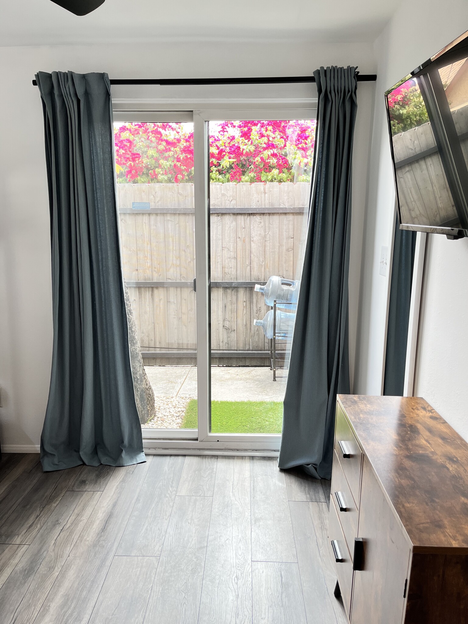 Building Photo - 1170 Esperanza St