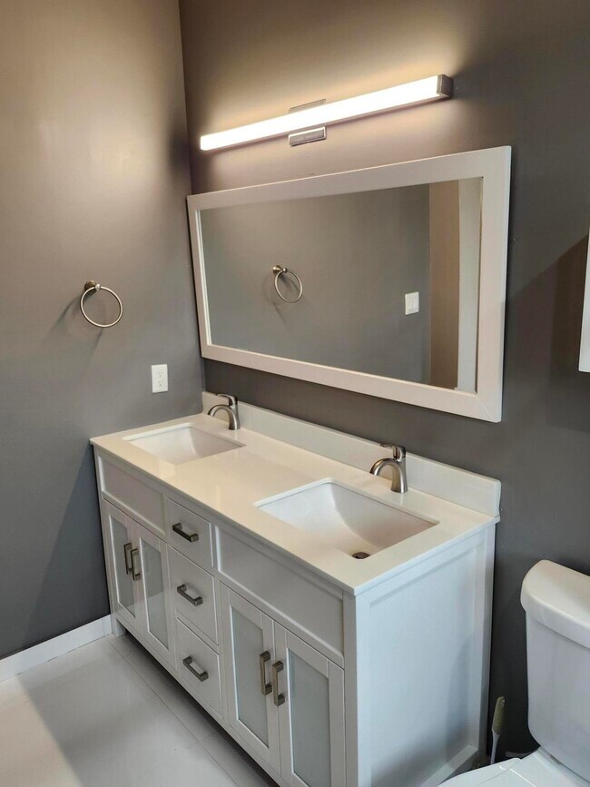 Building Photo - 1919 Discovery Cir E