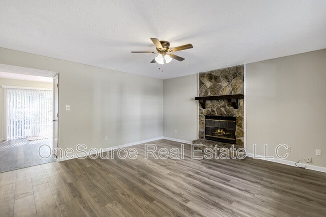 Building Photo - 2963 Lakemont Dr SW