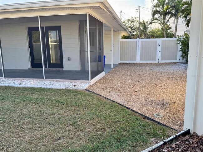 Building Photo - 745 Sunset Cove