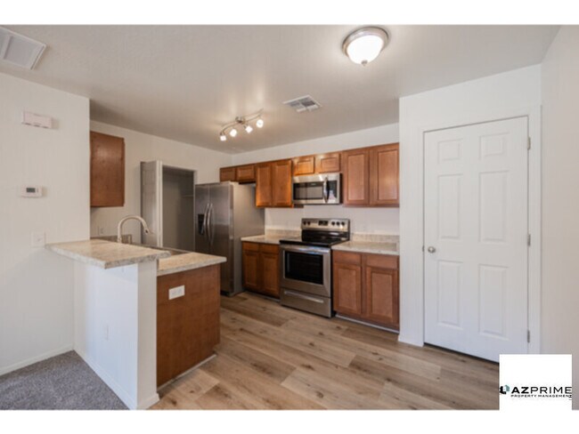 Building Photo - Feel Right at Home in This Cozy, Updated 1...