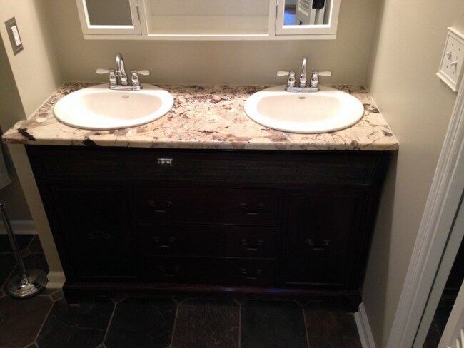 Building Photo - Beautiful Spacious Germantown Home!