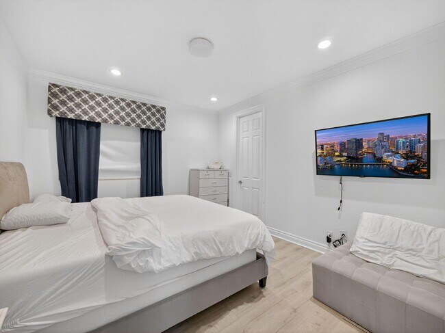 Building Photo - 125 Pembroke Dr