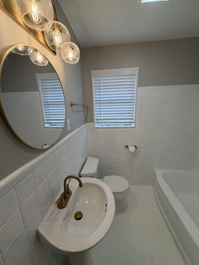 Building Photo - 853 Shades Crest Rd