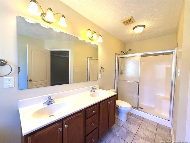 Building Photo - 123 Royal Briar Ct