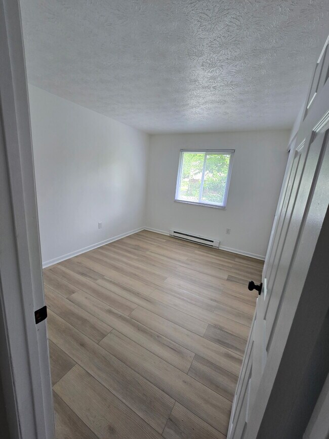 Building Photo - 665 Cherry Hill Dr