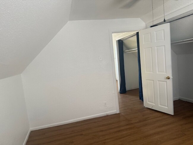 Building Photo - 2 Bedroom 1 Bath Single family home p