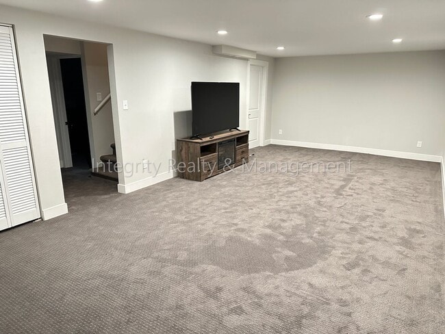 Building Photo - 3092 W Layton Ave