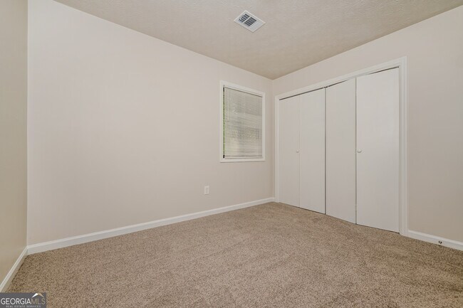 Building Photo - 2140 Teri Ln SE