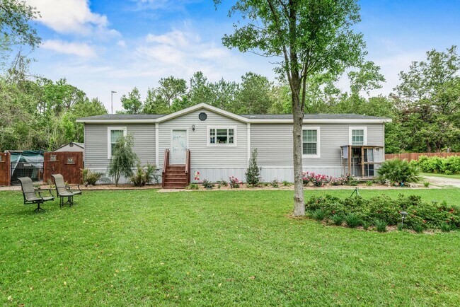 Primary Photo - Charming 3/2 in the Heart of Williston – U...