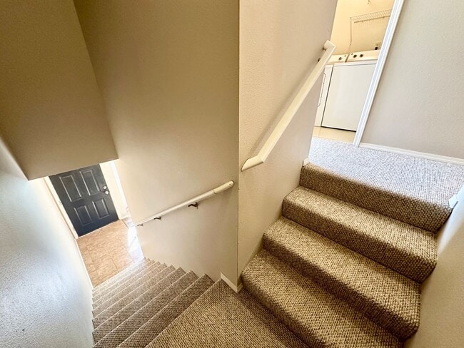 Building Photo - Introducing the Perfect Townhouse Steps Away from Central WA University!