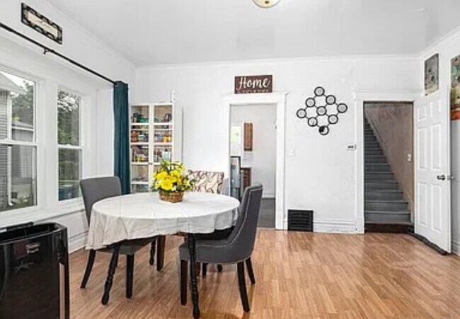 Building Photo - 1318 Division St