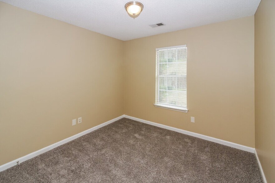 Building Photo - 1604 Marie Rd