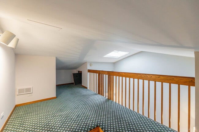 Building Photo - 325 N Marion St