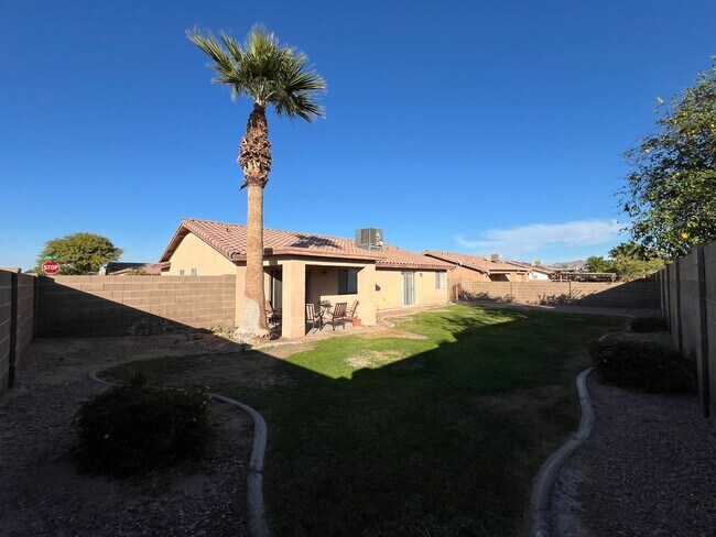 Building Photo - 3 BEDROOM IN WILDFLOWER!