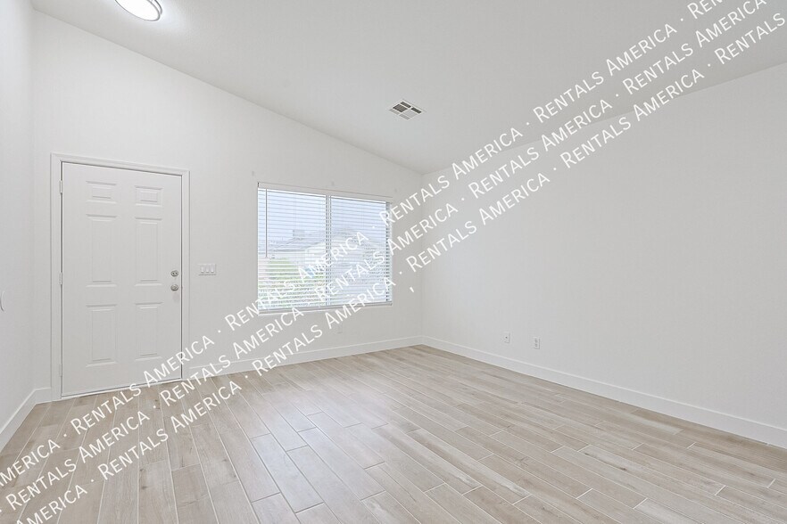 Building Photo - 3043 W Abraham Ln