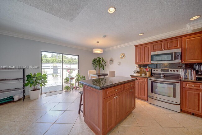 Building Photo - 5555 Ludlam Rd