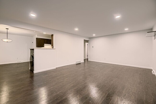 Building Photo - 3125 N Raleigh St