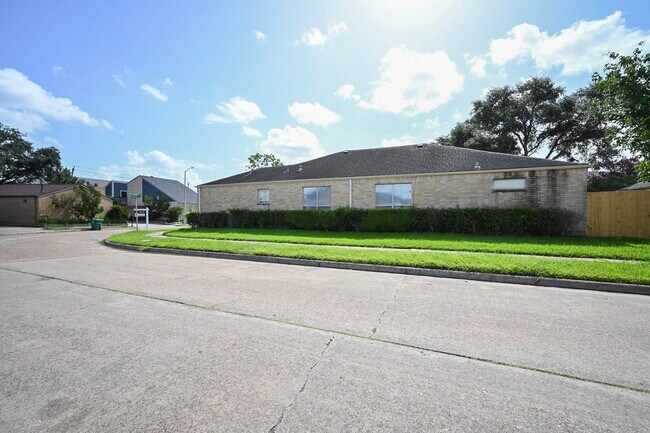 Building Photo - 7735 Quail Meadow Dr