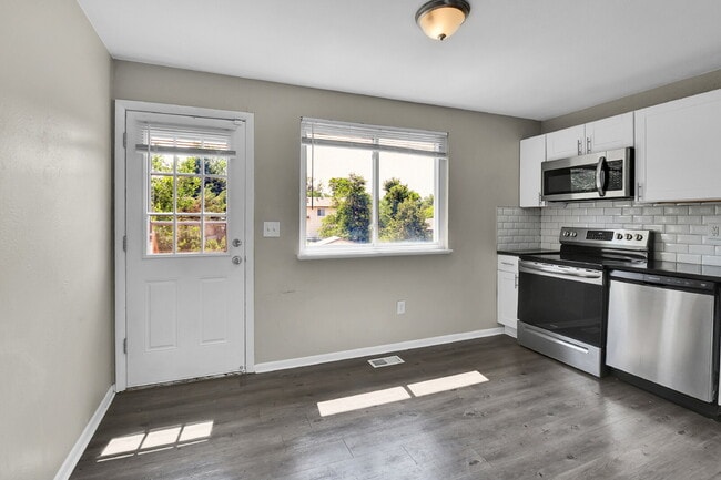 Building Photo - $2,995 - 4 Bed, 2 Bath Home in Aurora with...