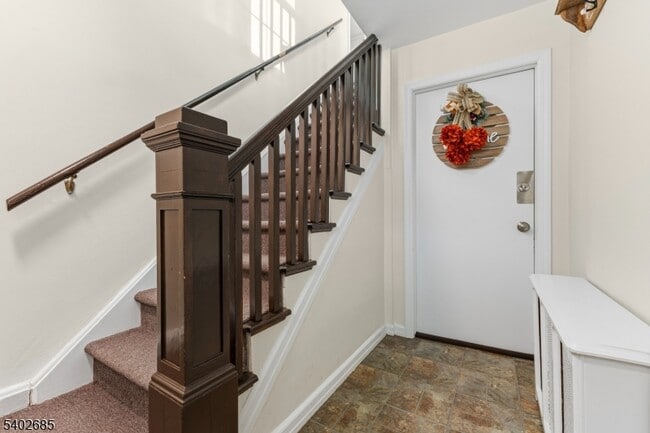 Building Photo - 48 Hobart Pl