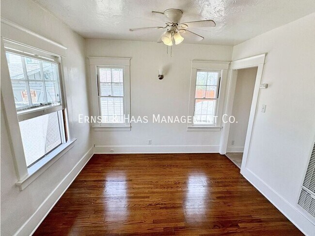 Building Photo - 926 Newport Ave